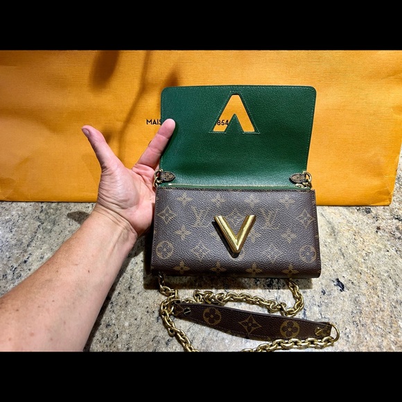 LOUIS VUITTON PALM TWIST MONOGRAM WALLET ON CHAIN - Picture 11 of 16